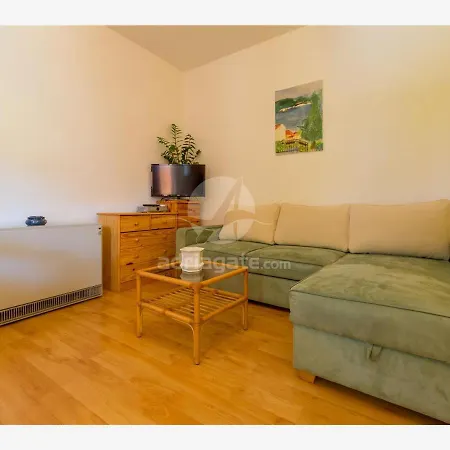 Apartment Dora *