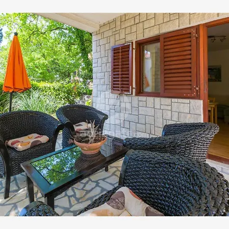 Dora Apartment *