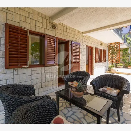 Dora Apartment